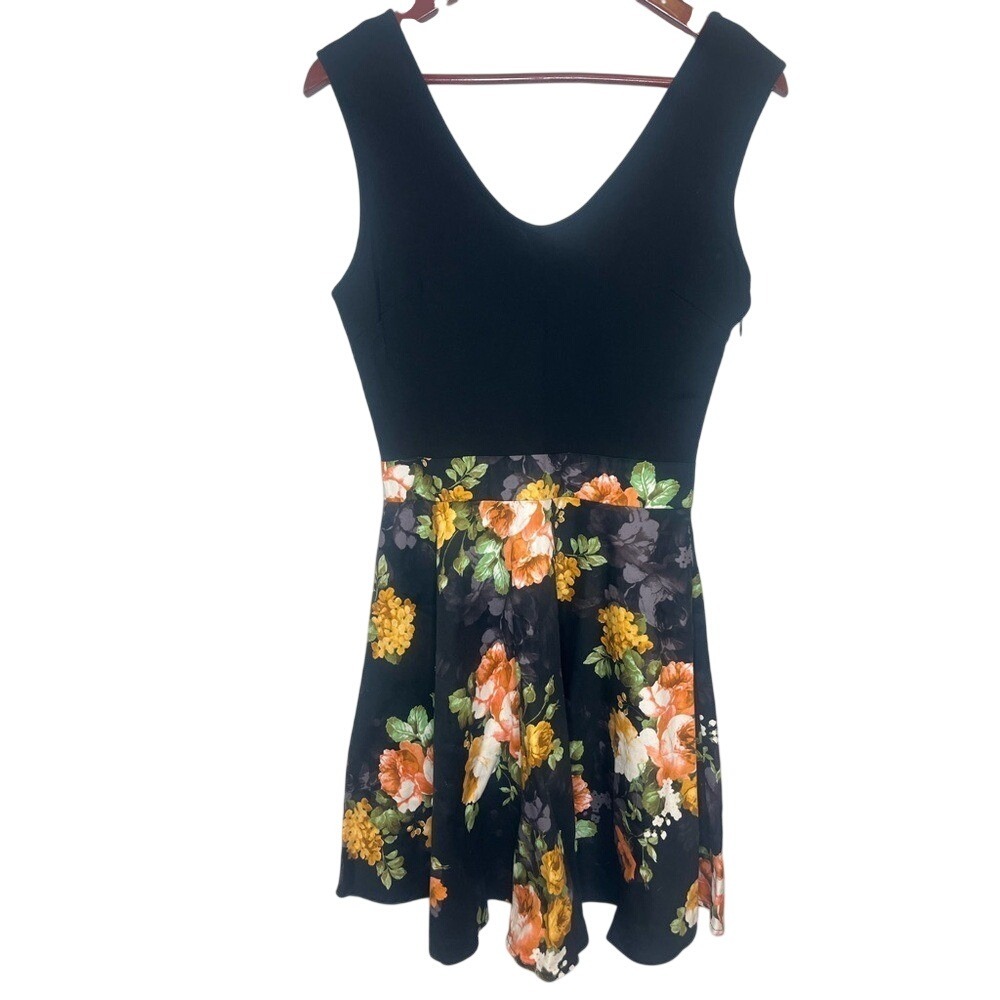 Miusol Black Floral V-Neck Fit and Flare Sleeveless Cocktail Dress Size M